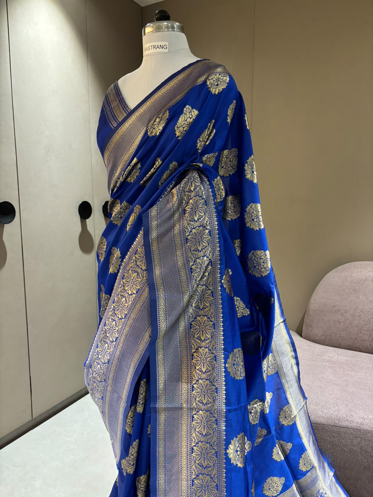 Regal Wedding Wear Silk Jacquard Border Designer Saree With Blouse Piece