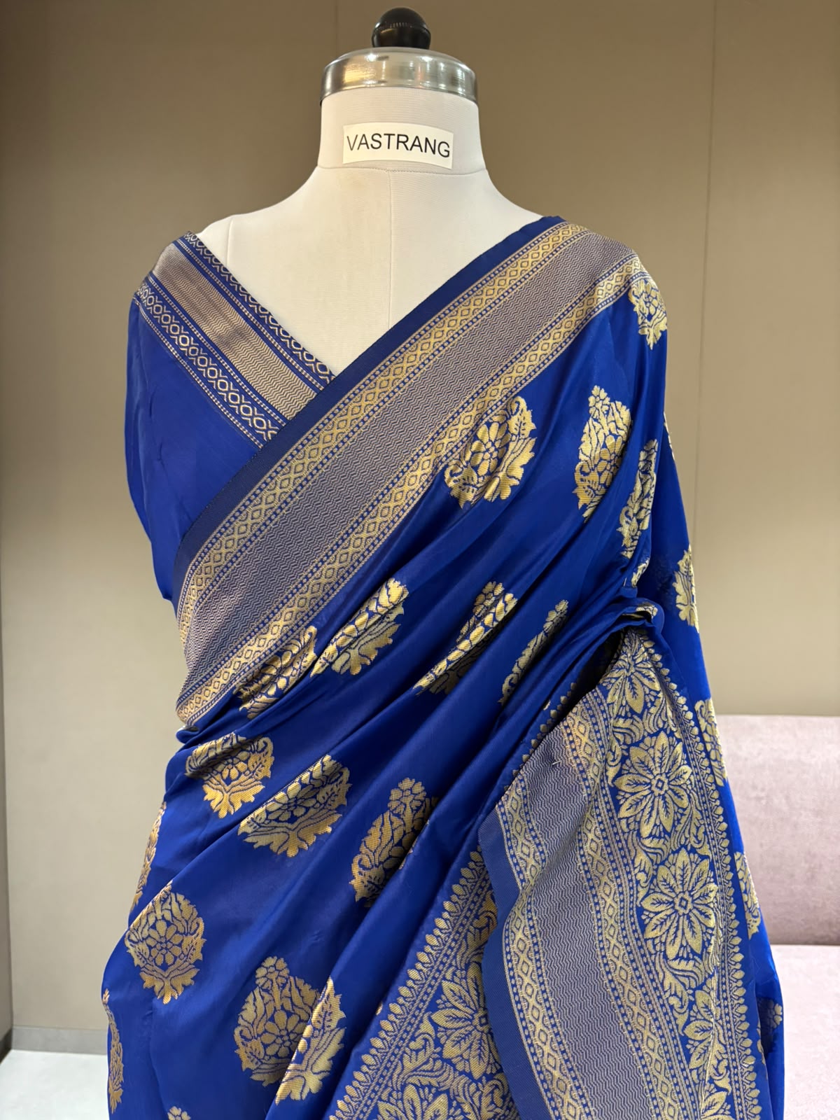 Regal Wedding Wear Silk Jacquard Border Designer Saree With Blouse Piece