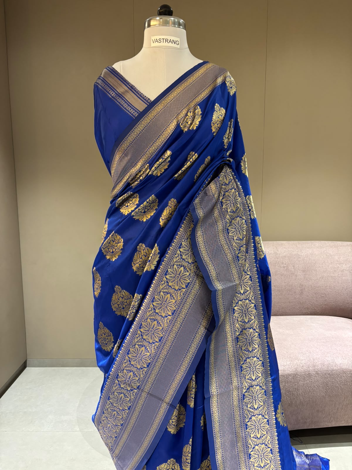 Regal Wedding Wear Silk Jacquard Border Designer Saree With Blouse Piece