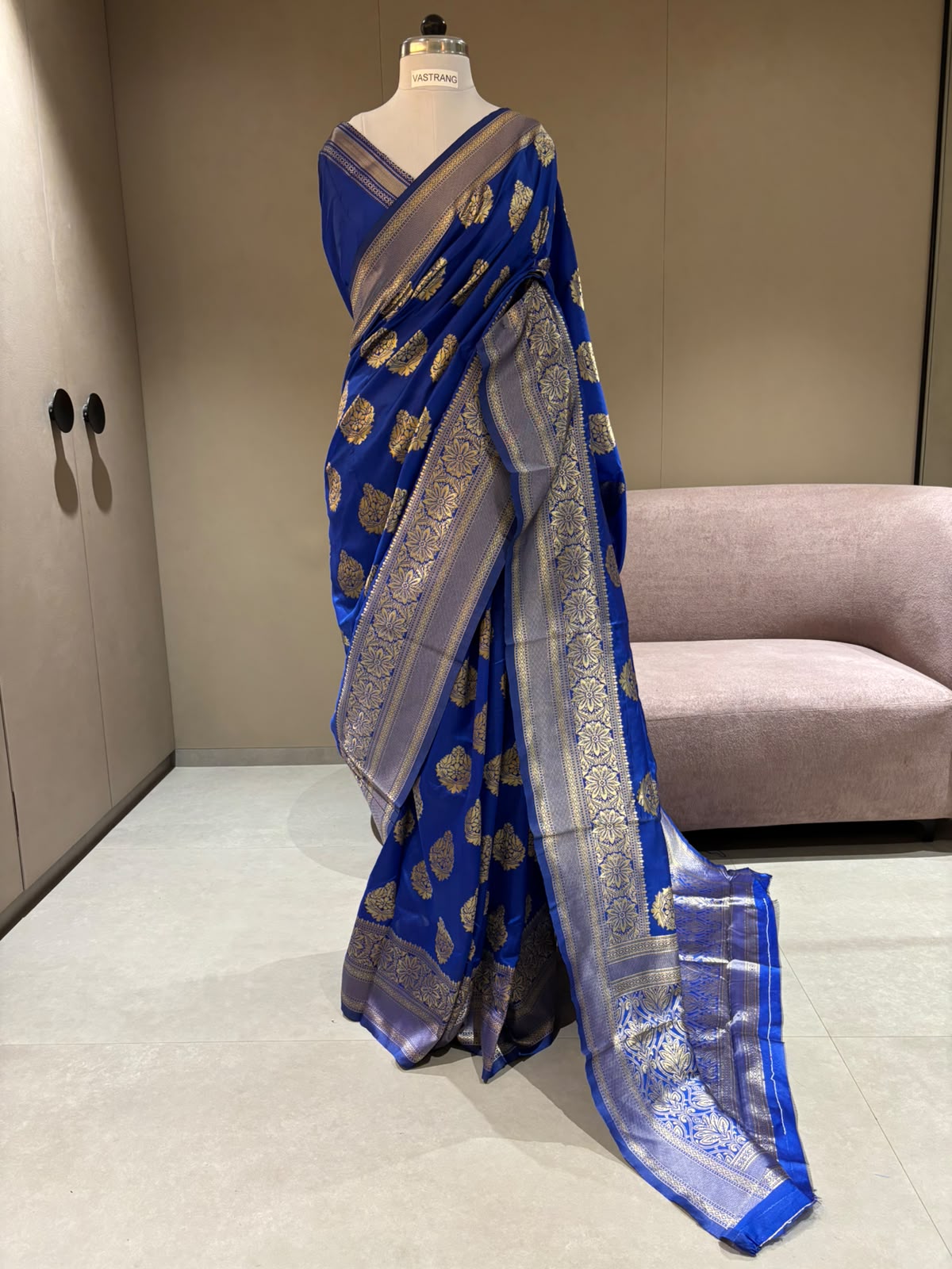 Regal Wedding Wear Silk Jacquard Border Designer Saree With Blouse Piece