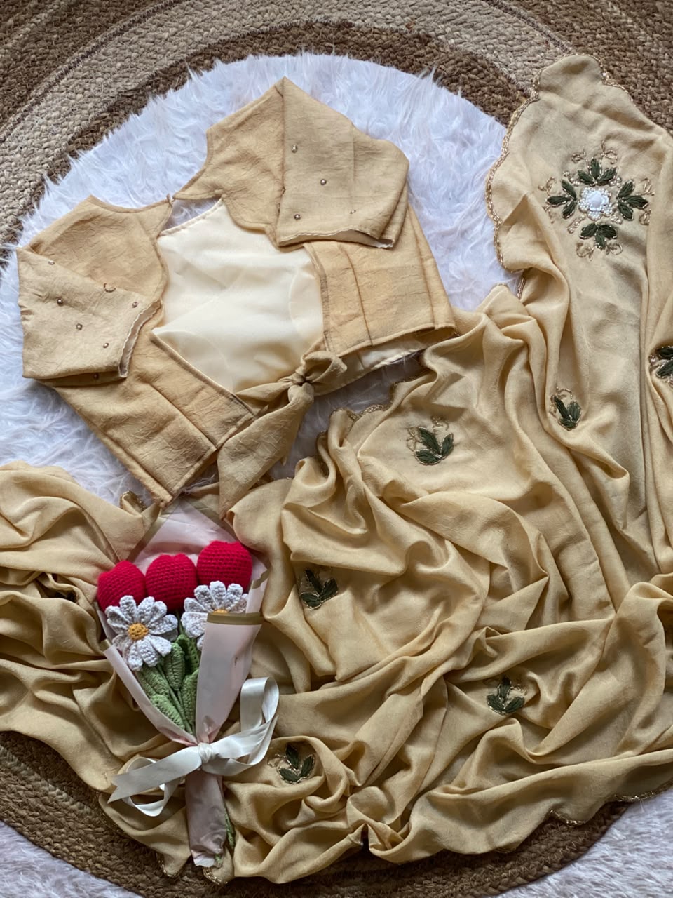 Prettiest Party Wear Chiffon Silk Thread n Handwork Fancy Saree With Unstitched Blouse Piece