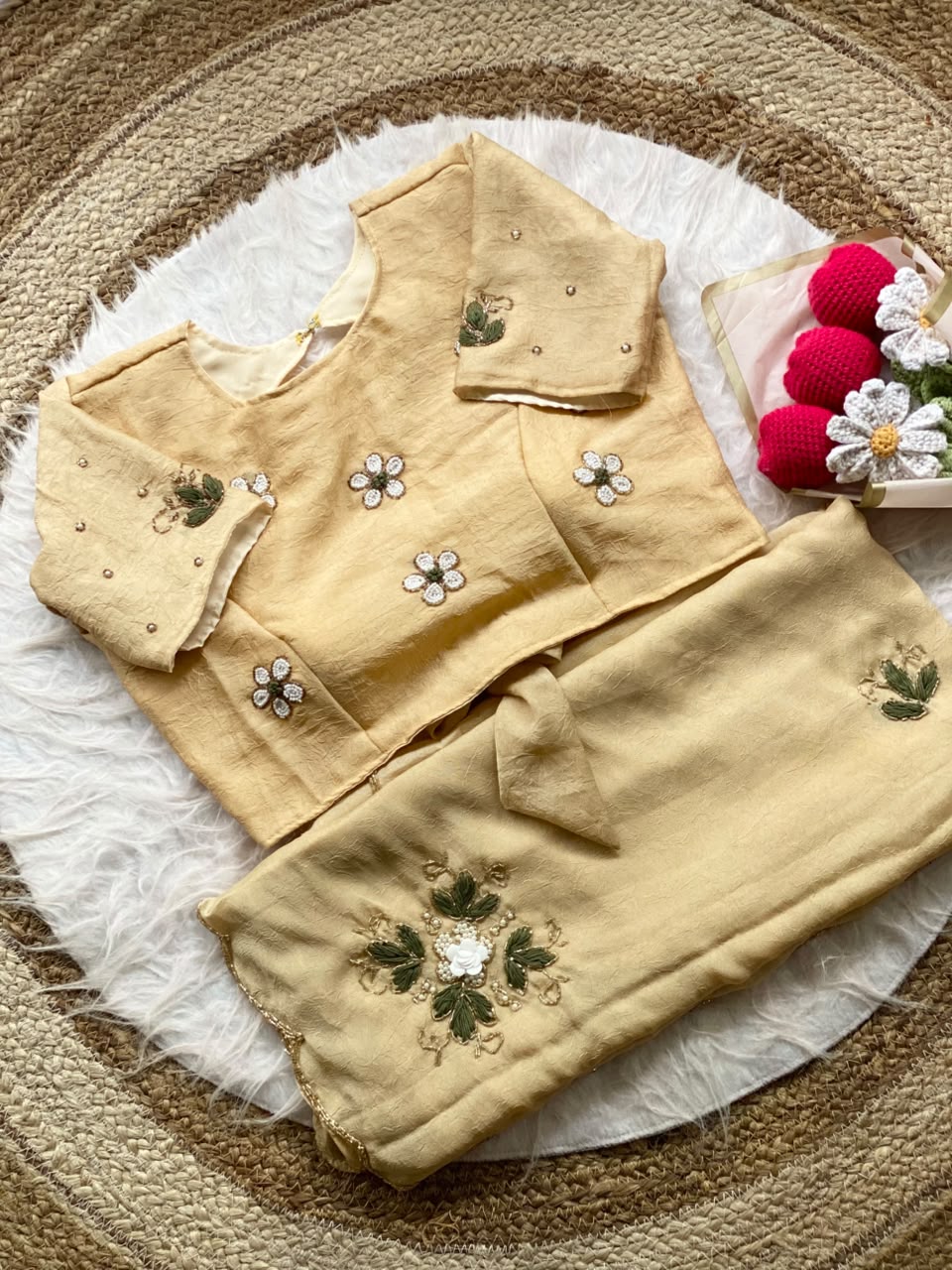 Prettiest Party Wear Chiffon Silk Thread n Handwork Fancy Saree With Unstitched Blouse Piece