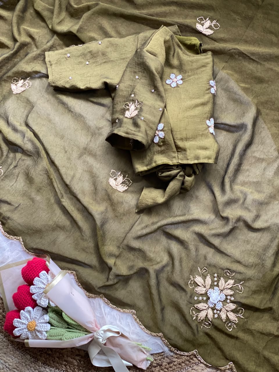 Prettiest Party Wear Chiffon Silk Thread n Handwork Fancy Saree With Unstitched Blouse Piece