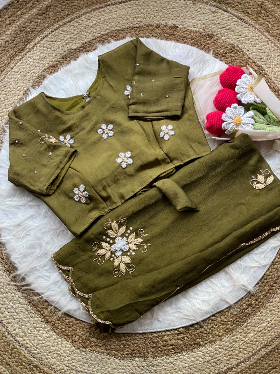 Prettiest Party Wear Chiffon Silk Thread n Handwork Fancy Saree With Unstitched Blouse Piece