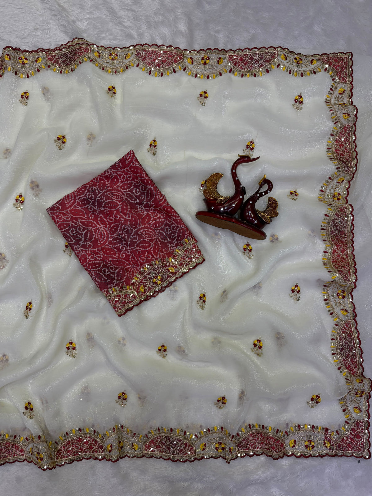 Regal Wedding Wear Soft Silk Embroidery Thread n Arco Border Designer Saree With Contrast Blouse Piece