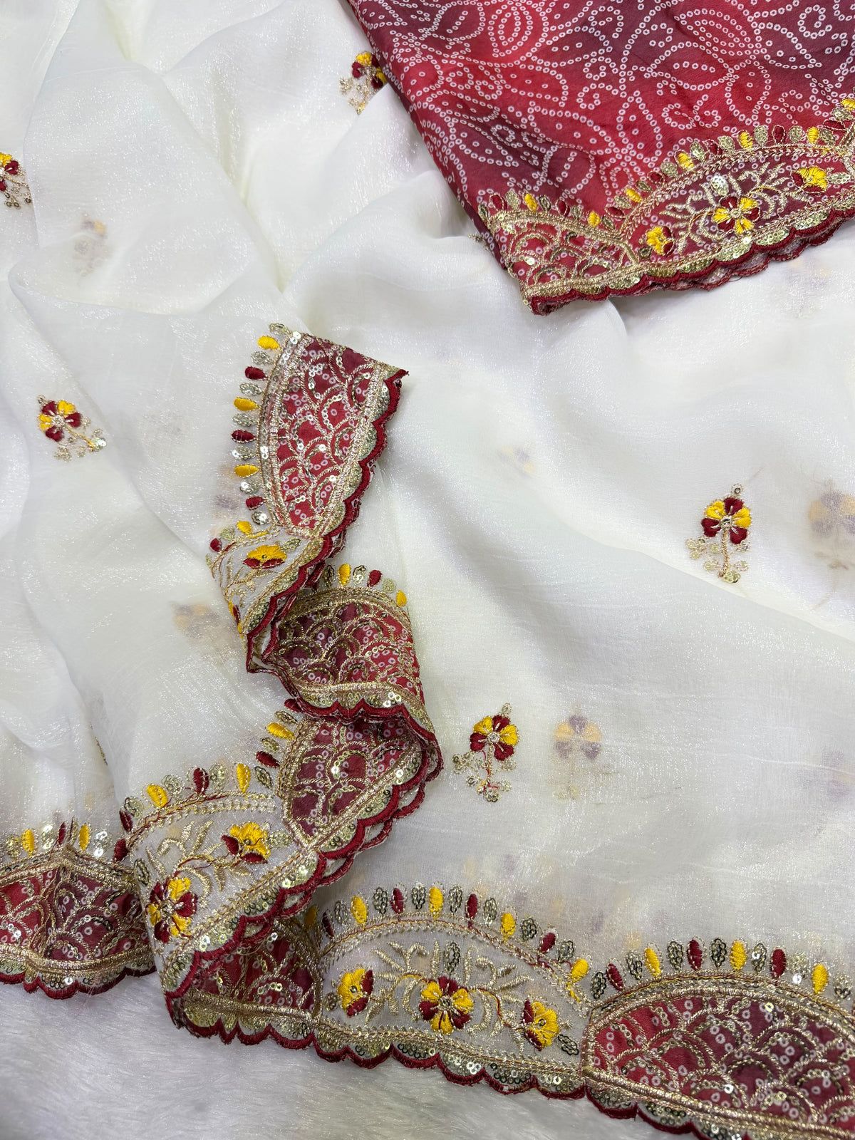 Regal Wedding Wear Soft Silk Embroidery Thread n Arco Border Designer Saree With Contrast Blouse Piece