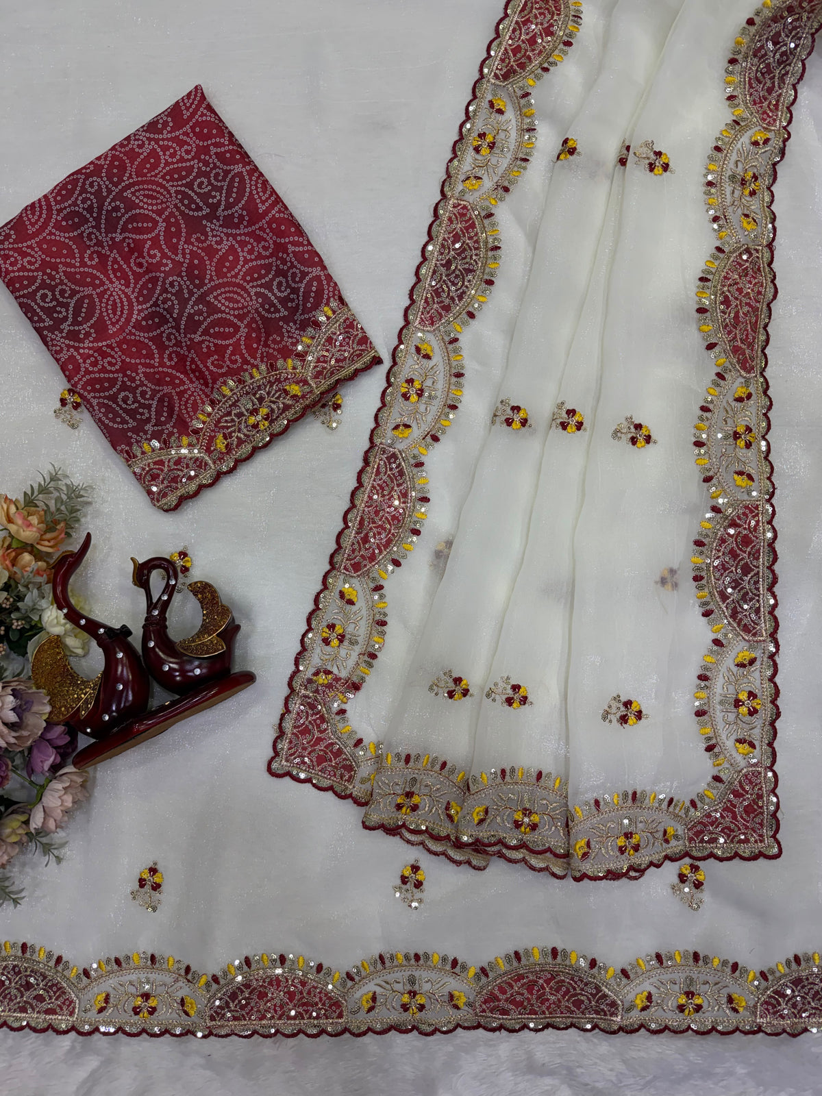 Regal Wedding Wear Soft Silk Embroidery Thread n Arco Border Designer Saree With Contrast Blouse Piece