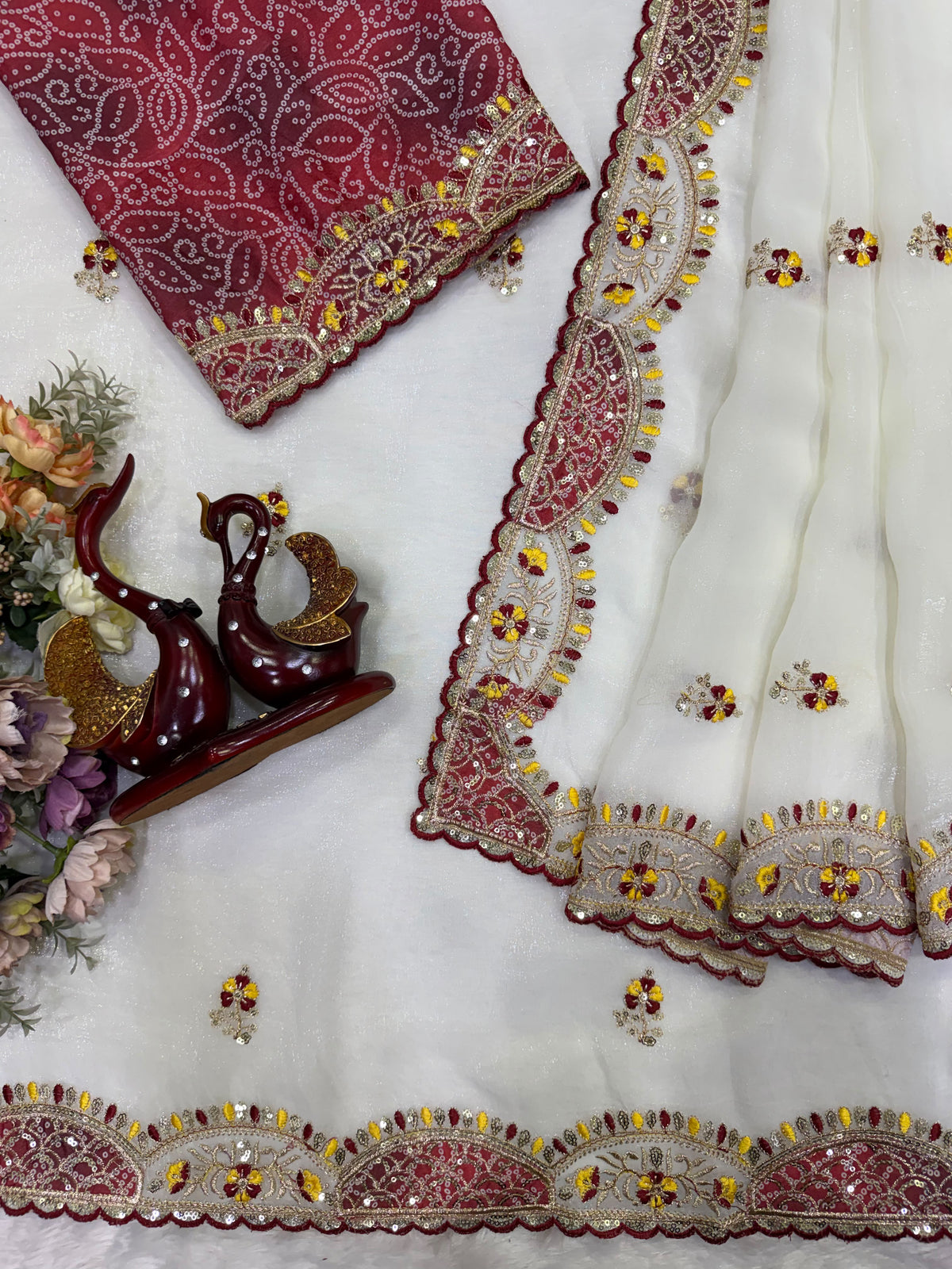 Regal Wedding Wear Soft Silk Embroidery Thread n Arco Border Designer Saree With Contrast Blouse Piece