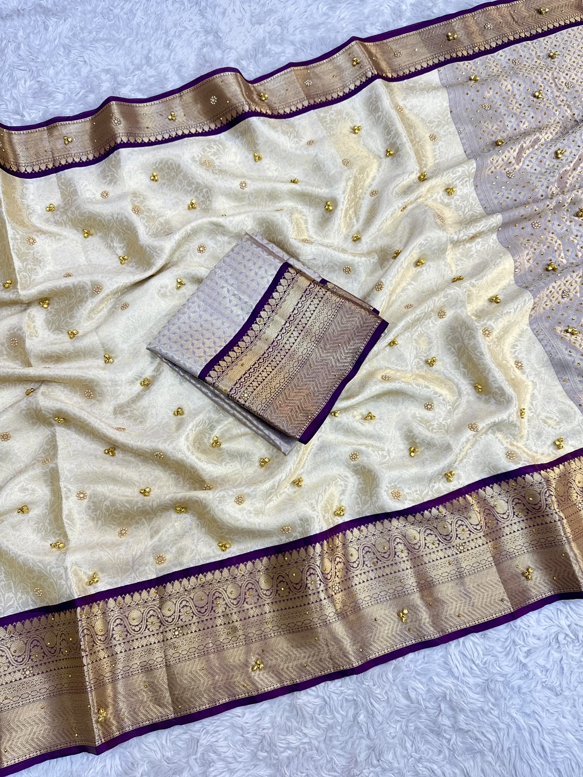 Attractive Wedding Wear Banarasi Tissue Silk Zari Weaving Border Ghungroo Work Saree With Blouse Piece