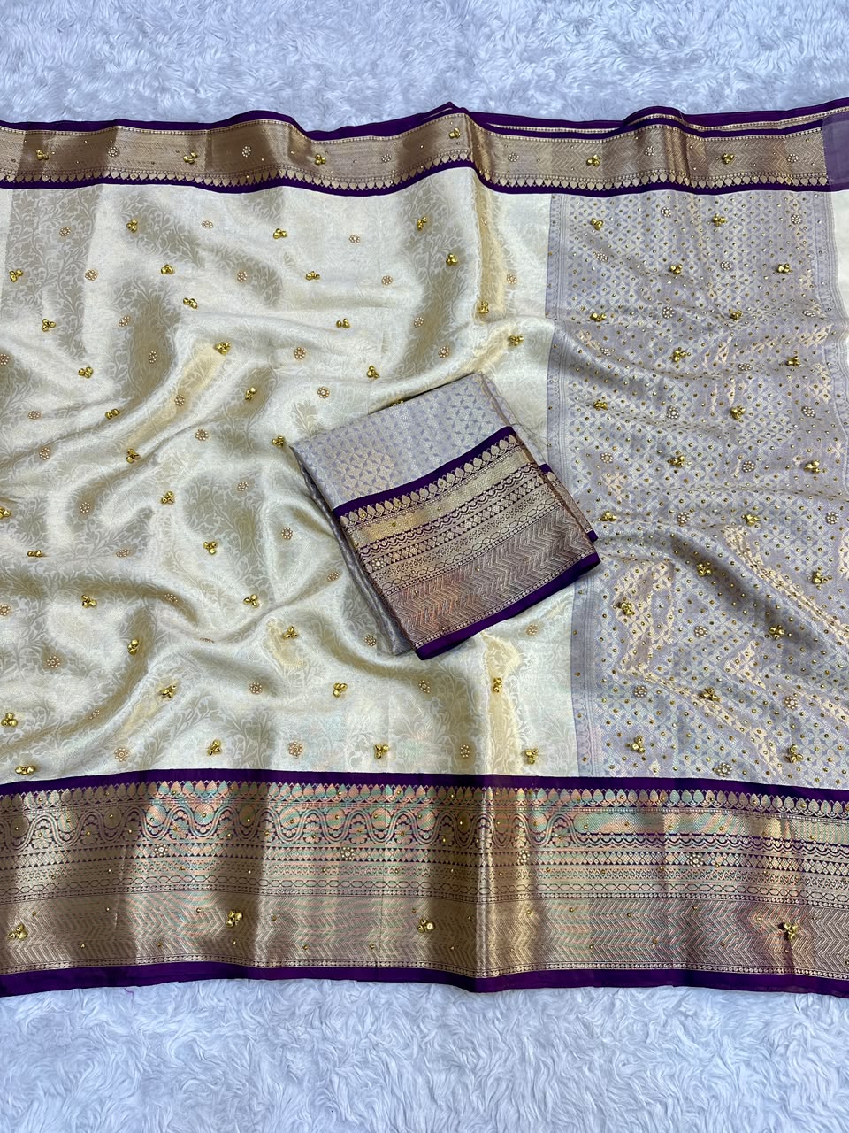 Attractive Wedding Wear Banarasi Tissue Silk Zari Weaving Border Ghungroo Work Saree With Blouse Piece