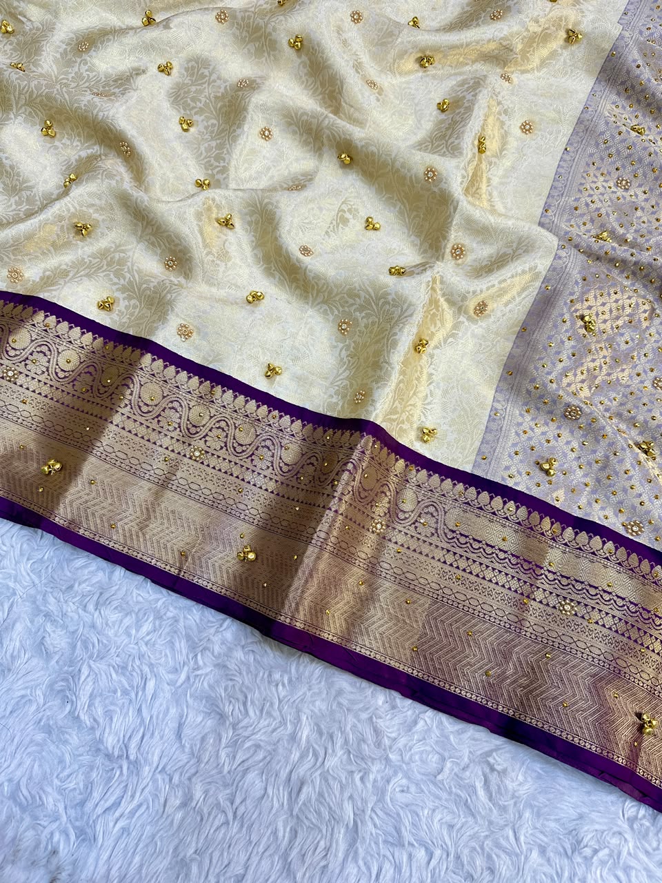 Attractive Wedding Wear Banarasi Tissue Silk Zari Weaving Border Ghungroo Work Saree With Blouse Piece