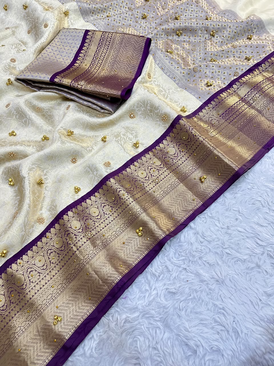 Attractive Wedding Wear Banarasi Tissue Silk Zari Weaving Border Ghungroo Work Saree With Blouse Piece