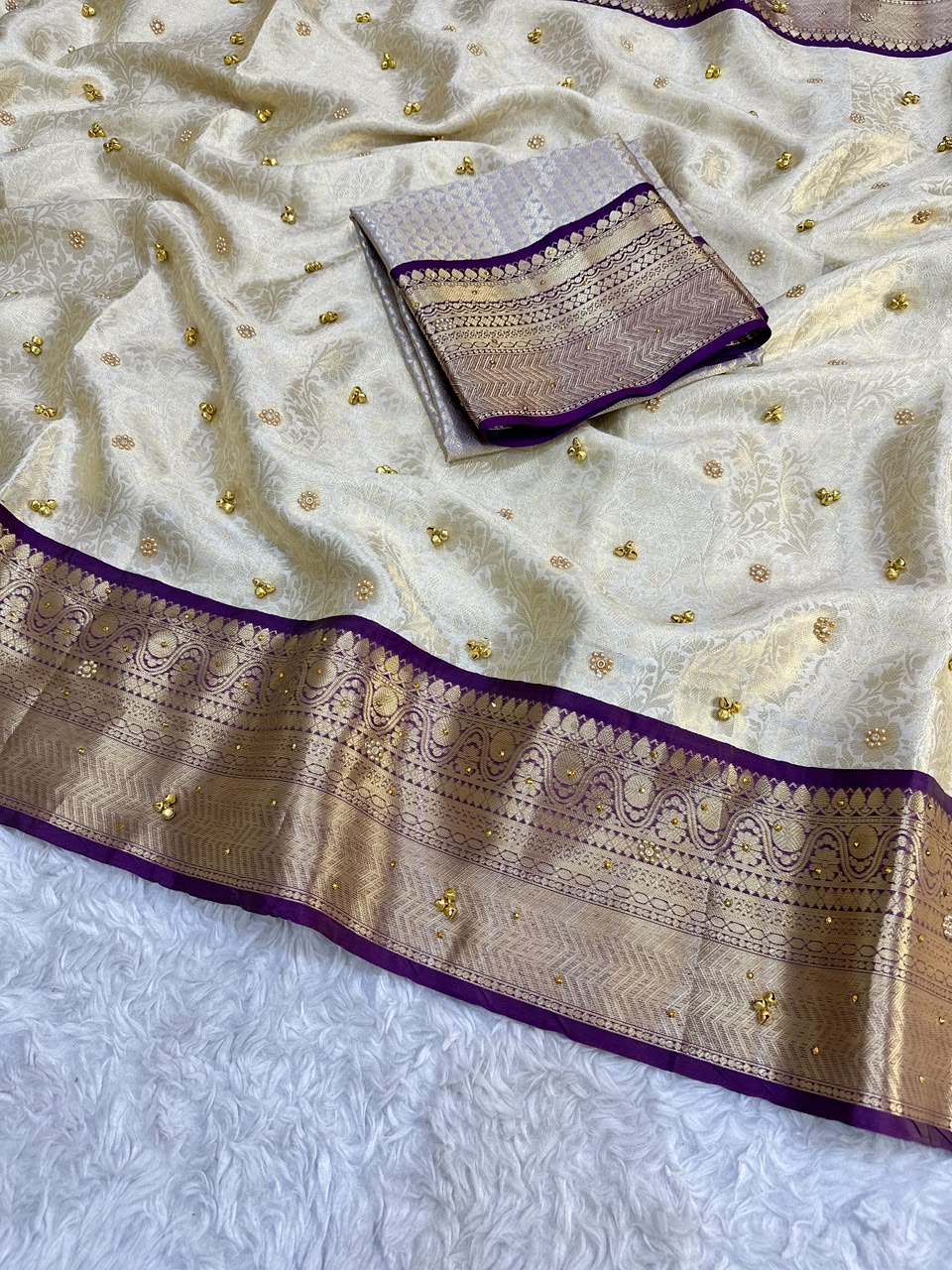 Attractive Wedding Wear Banarasi Tissue Silk Zari Weaving Border Ghungroo Work Saree With Blouse Piece