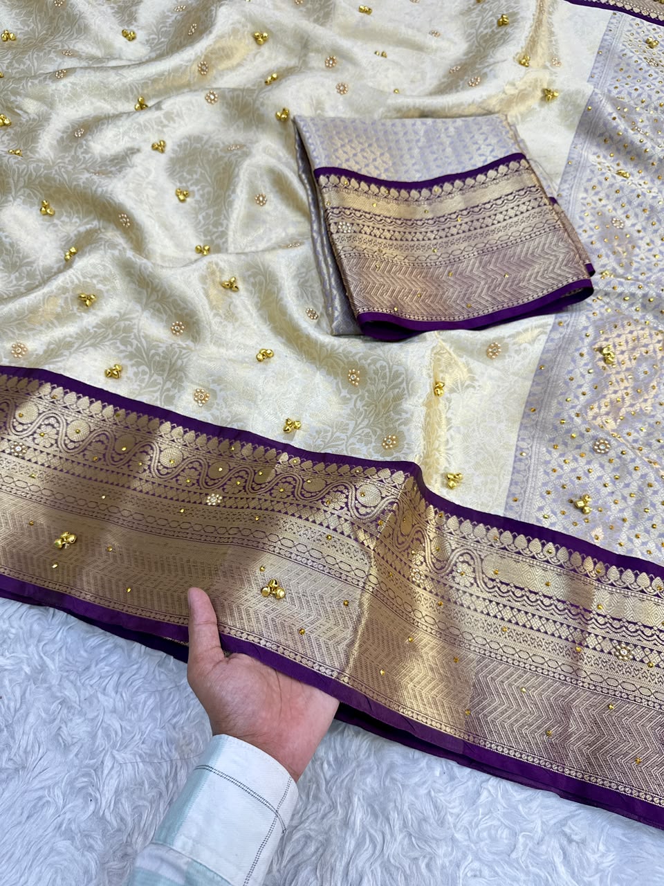 Attractive Wedding Wear Banarasi Tissue Silk Zari Weaving Border Ghungroo Work Saree With Blouse Piece