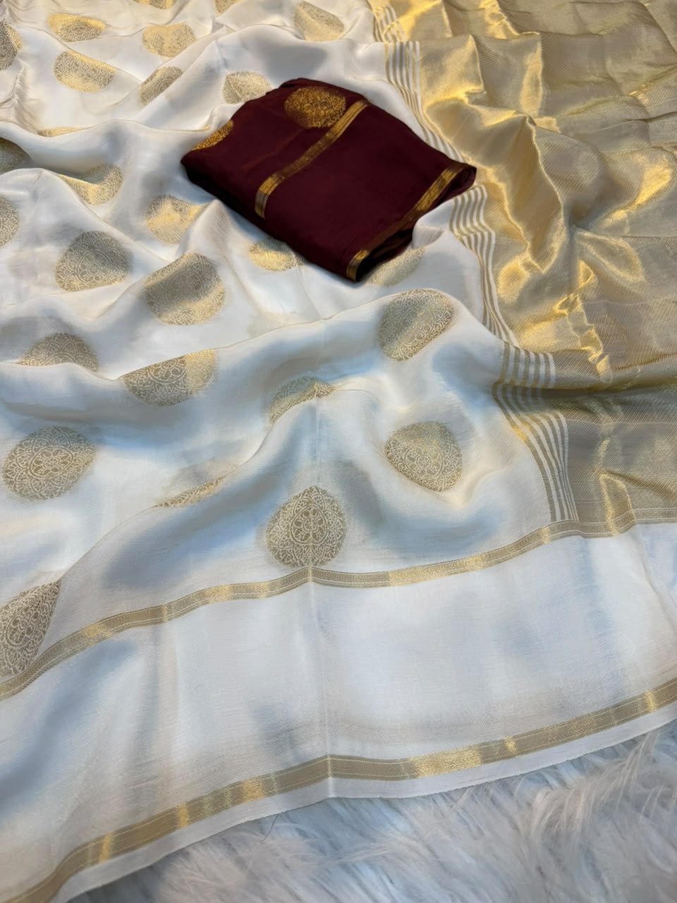Glamorous Wedding Wear Viscose Dola Silk Jacquard Weaving Border Rich Pallu Designer Saree With Contrast Blouse Piece