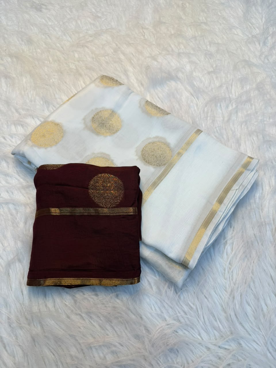 Glamorous Wedding Wear Viscose Dola Silk Jacquard Weaving Border Rich Pallu Designer Saree With Contrast Blouse Piece