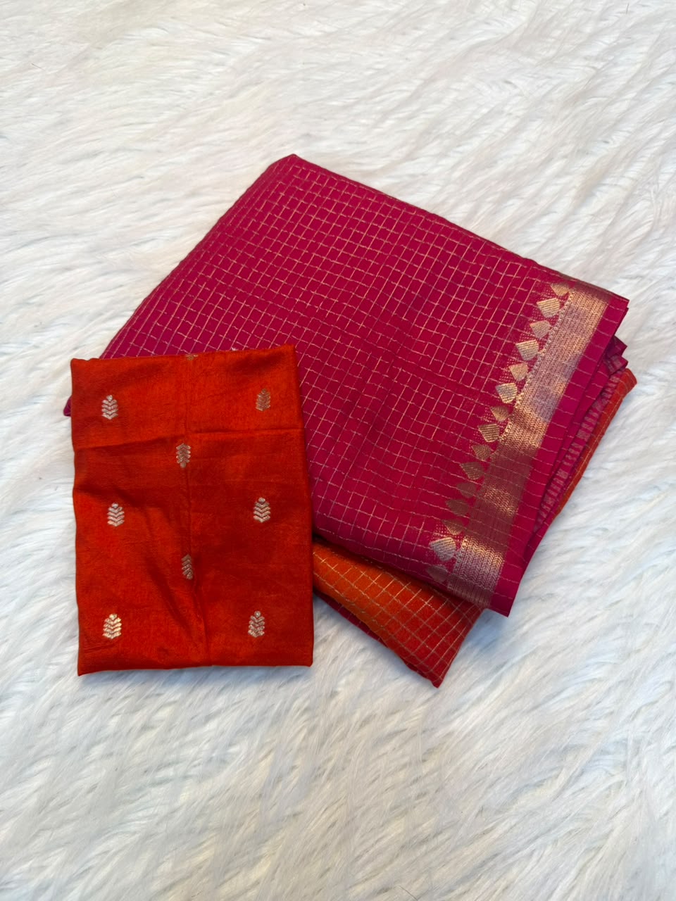 Effervescent Function Wear Viscose Silk Jacquard Border Fancy Saree With Blouse Piece