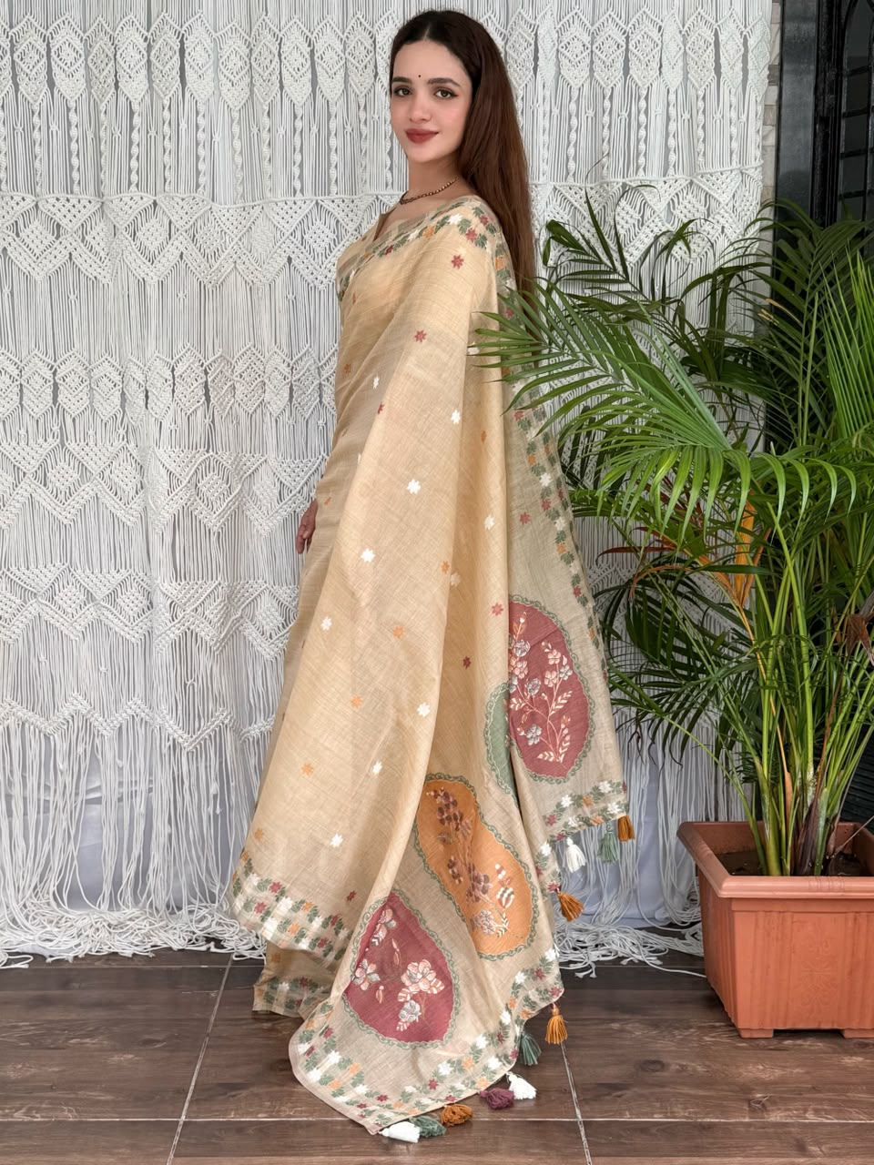 Magnetic Function Wear Linen Cotton Print Design Jacquard Border n Tussles Work Designer Saree With Unstitched Blouse Piece