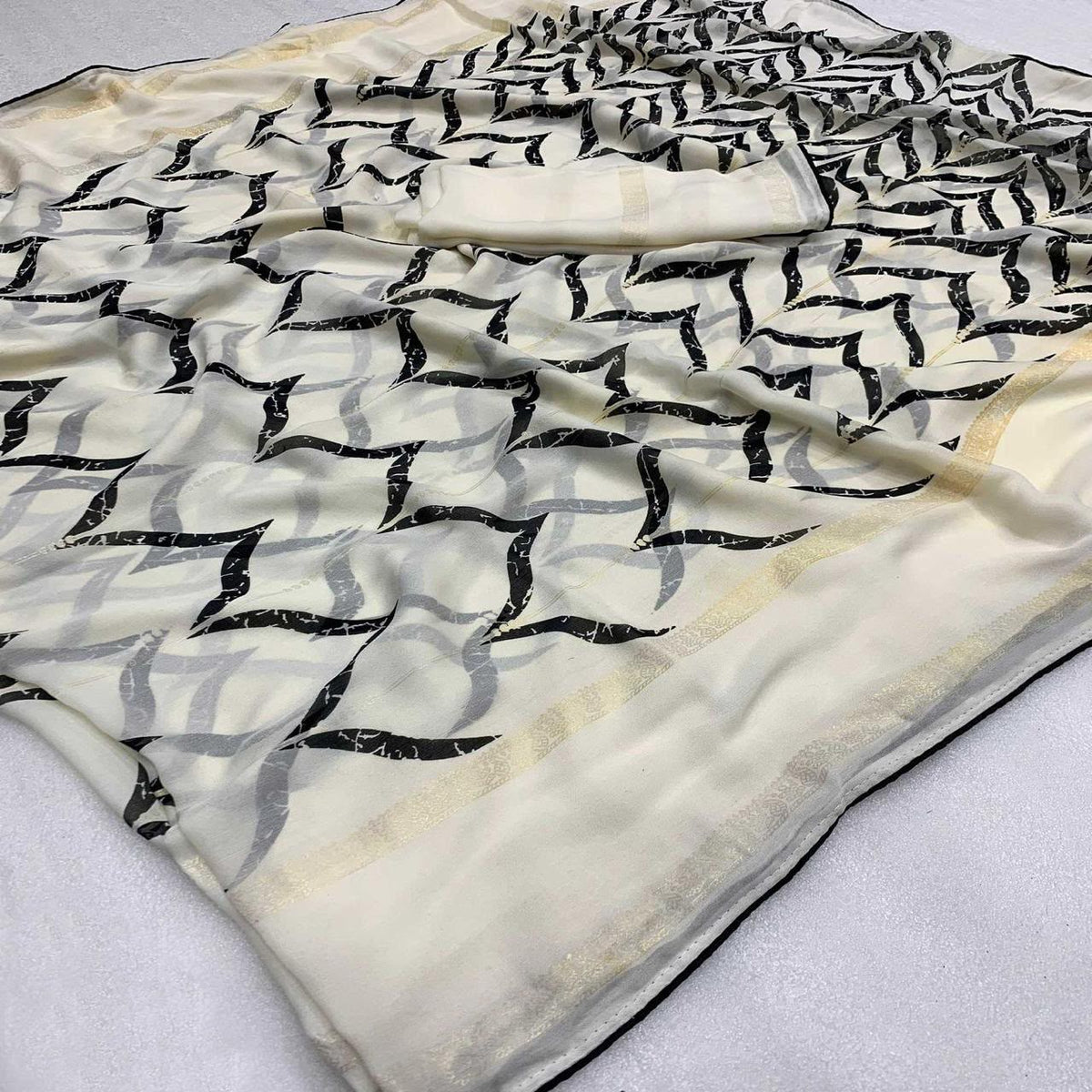 Forbearance Festive Wear Viscose Georgette Print Design Zari BorderFancy Saree With Blouse Piece