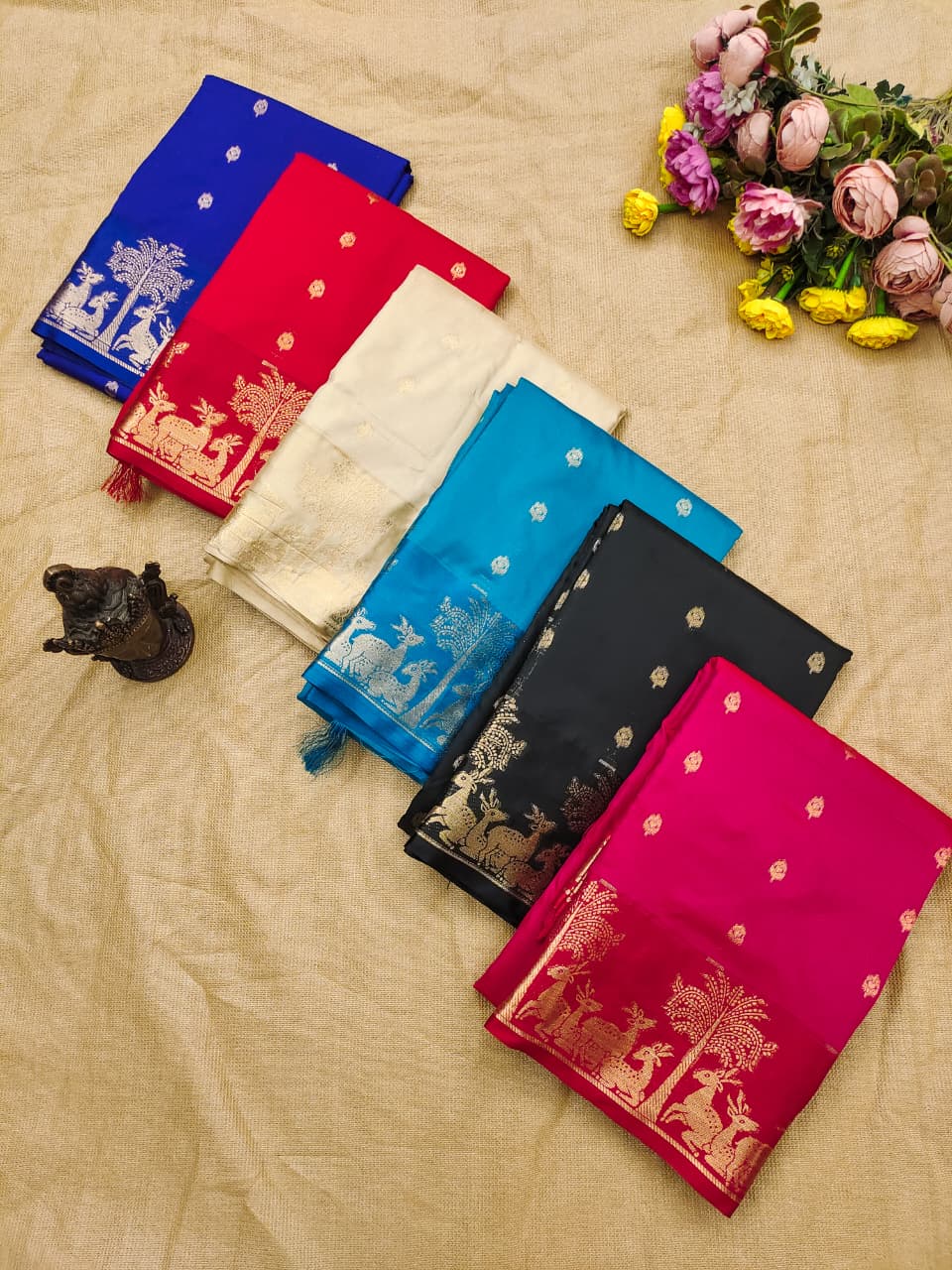 Divine Wedding Wear Pure Banarasi Silk Golden Zari Work Rich Pallu Designer Saree With Blouse Piece