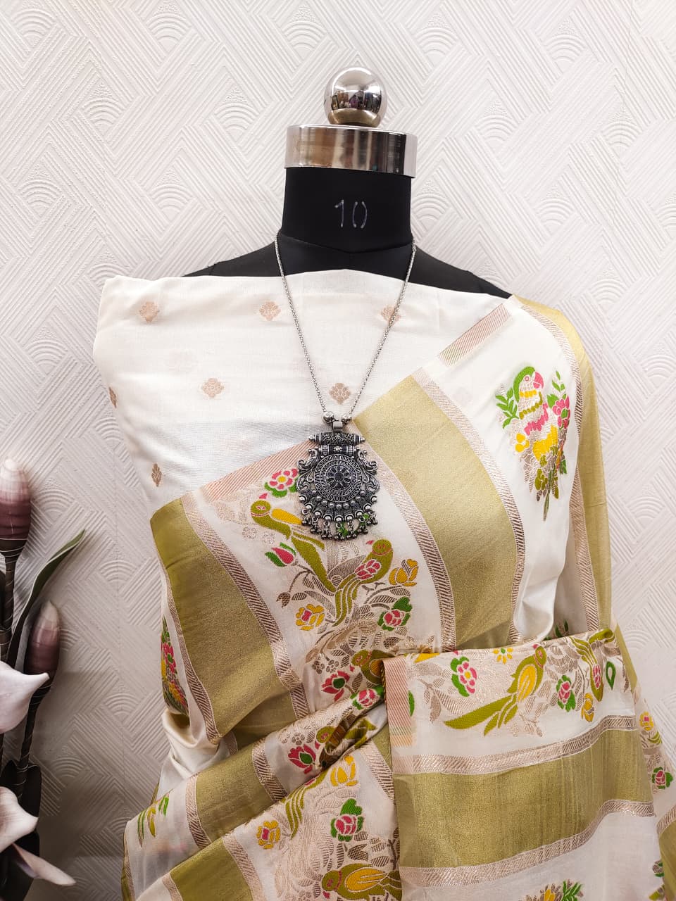 Dazzling Wedding Wear Banarasi Silk Print Design Golden Zari Work Rich Pallu Fancy Saree With Blouse Piece