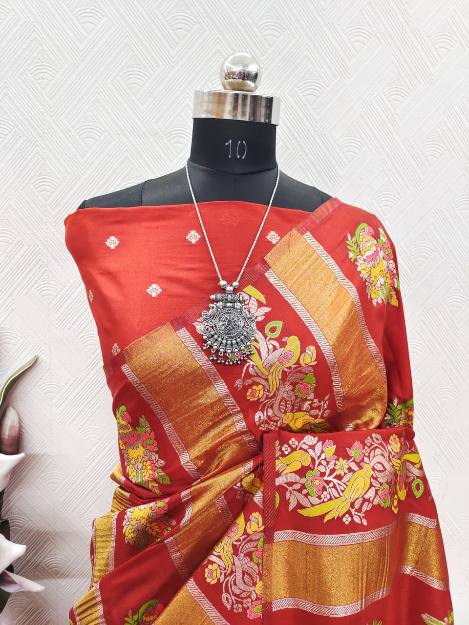 Dazzling Wedding Wear Banarasi Silk Print Design Golden Zari Work Rich Pallu Fancy Saree With Blouse Piece