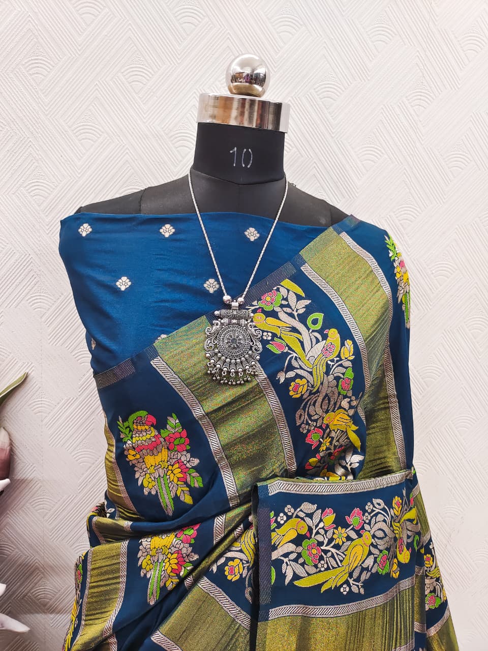 Dazzling Wedding Wear Banarasi Silk Print Design Golden Zari Work Rich Pallu Fancy Saree With Blouse Piece