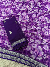 Load image into Gallery viewer, New Weightless Georgette Purple Color Print n Lace Border Work Saree With Embroidered Blouse Piece
