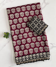 Load image into Gallery viewer, Glorious Black n Maroon Color Mul Cotton Print n Lace Work With Rich n Ikkat Pallu Designer Saree With Stunner Blouse Piece
