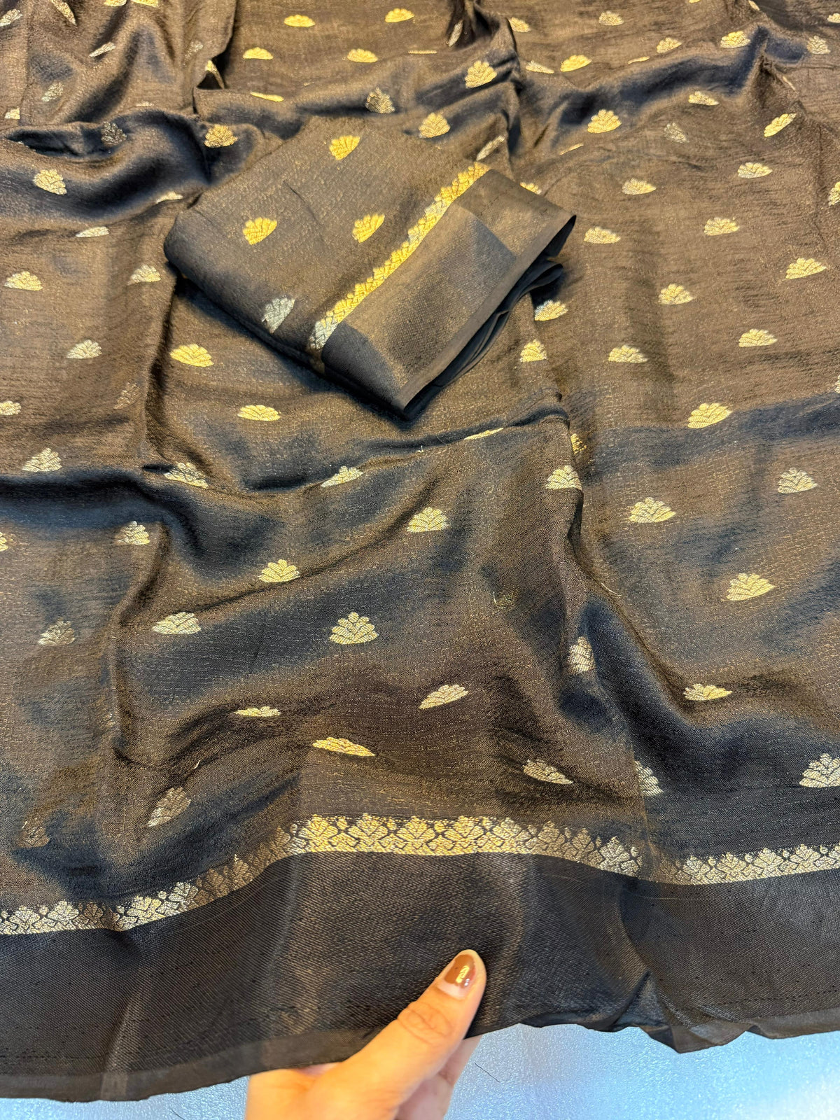 New Festive Wear Pure Soft Viscose Jute Zari Jacquard Weaving Work Fancy Designer Saree With Blouse