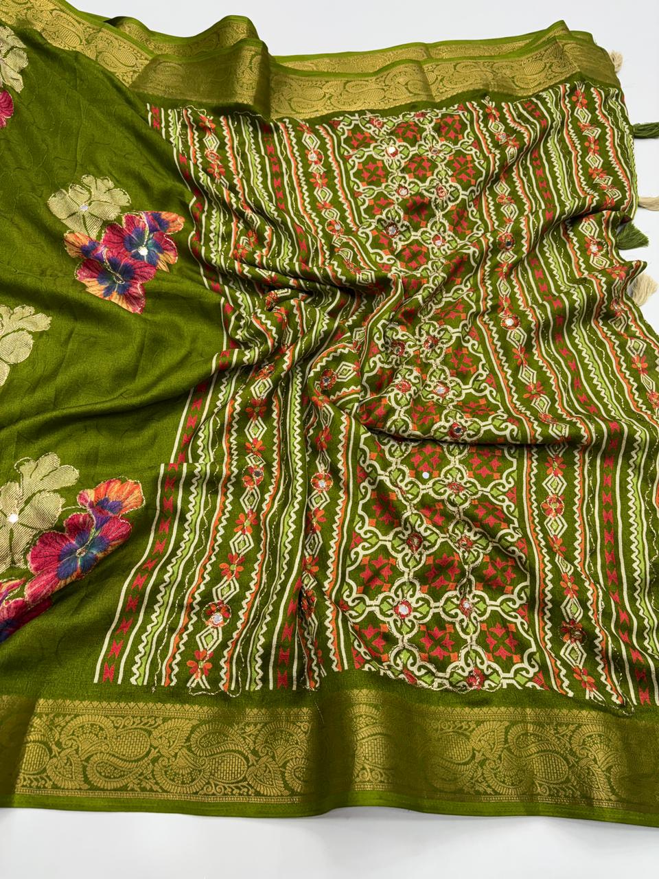 Magnetic Function Wear Pure Silk Rich Pallu n Mirror Work Designer Saree With Blouse Piece