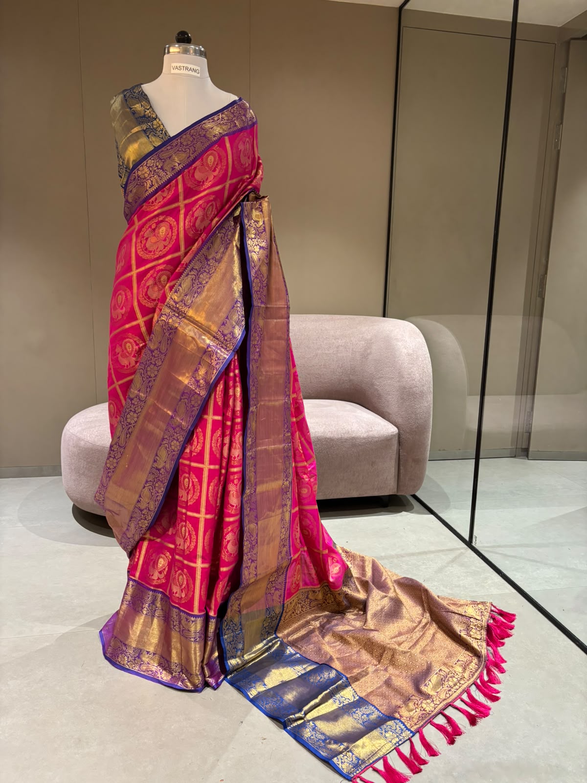 Regal Wedding Wear Silk Jacquard Border Designer Saree With Blouse Piece