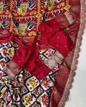 Load image into Gallery viewer, Graceful Party Wear Pure Soft Silk Jacquard Work Lace Border Fancy Designer Saree With Blouse Piece
