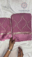 Load and play video in Gallery viewer, Charming Lavender Colour Pure Viscose Georgette Fabric With Satin Border n Embroidered Work Saree With Blissful Blouse Piece
