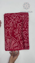 Load and play video in Gallery viewer, Elegant Festive Wear Satin Silk Bandhani Print Fancy Designer Saree With Blouse
