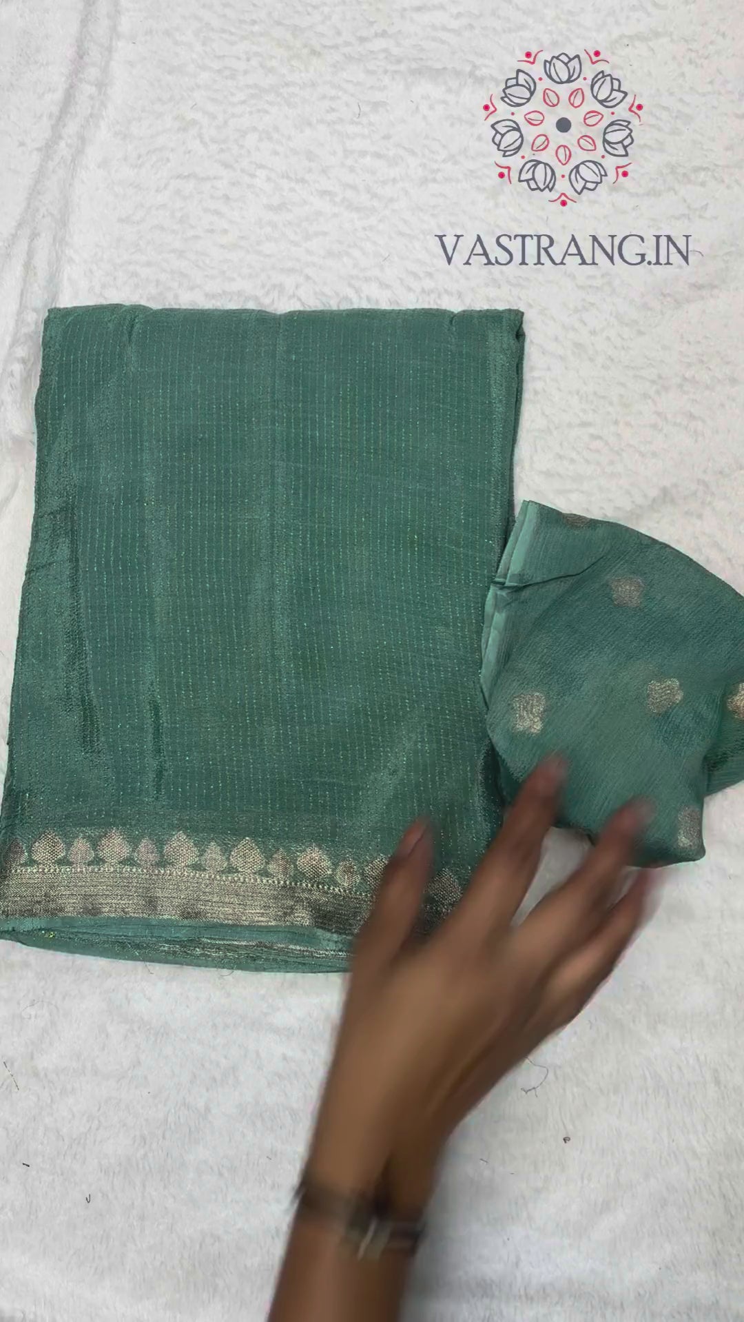 Confounding Pure Viscose Chinnon Zari Jacquard Weaving Work Saree With Glowing Blouse Piece