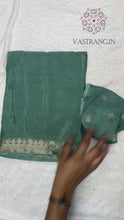 Load and play video in Gallery viewer, Confounding Sea Green Color Pure Viscose Chinnon Zari Jacquard Weaving Work Saree With Glowing Blouse Piece
