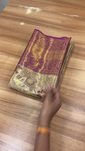 Load and play video in Gallery viewer, New Gold n Purple Color Zari Jacquard Weaving Work Kanjivaram Silk Wedding Wear Saree
