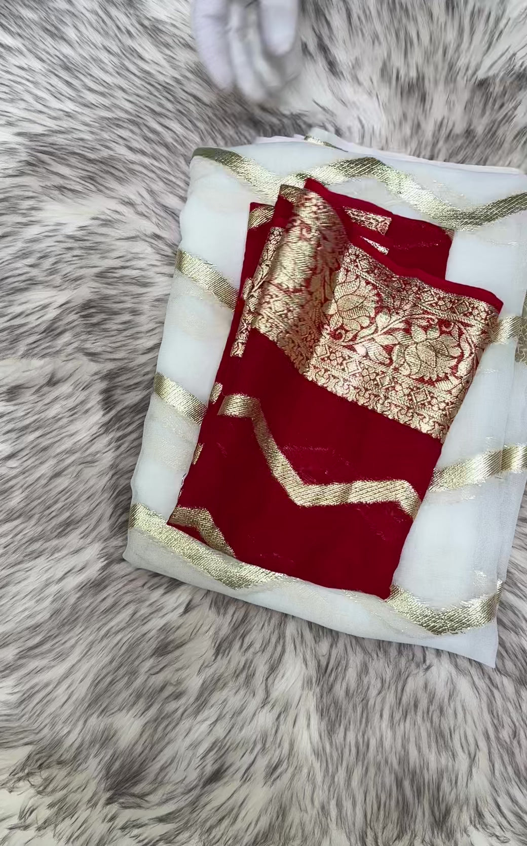 Latest Wedding Wear Viscose Georgette Jacquard Golden Zari Work Fancy Designer Saree