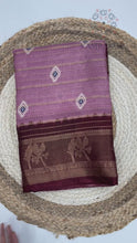 Load and play video in Gallery viewer, Latest Pink Color Pure Dola Silk Print n Zari Work Fancy Designer Wedding Wear Saree With Blouse
