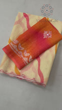 Load and play video in Gallery viewer, New Cotton Linen Leheriya Print With Arco Border n Cut Work Fancy Designer Wedding Wear Saree With Blouse
