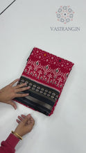 Load and play video in Gallery viewer, New Wedding Wear Pure Mul Cotton Print With Rich Pallu n Jalar Saree With Sequence Work Blouse
