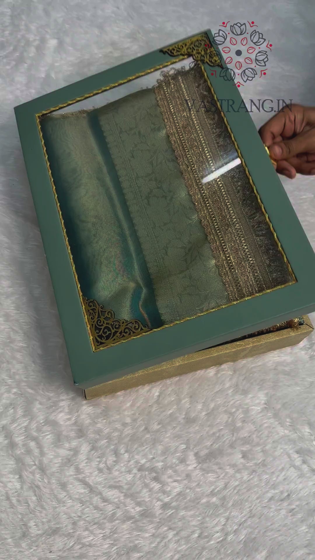 New Wedding Wear Banarasi Tissue Silk Jacquard n Heavy Lace Work Fancy Designer Saree