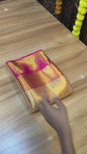 Load and play video in Gallery viewer, Pink Color Kanjiviram pattu silk pure gold zari weaving with contrast weaving border &amp; contrast rich weaving pallu
