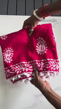 Load and play video in Gallery viewer, New Festive Wear Red Color Mul Cotton Batik Print Pum Pum Lace n Rich Pallu Work Designer Saree With Stunner Blouse Piece
